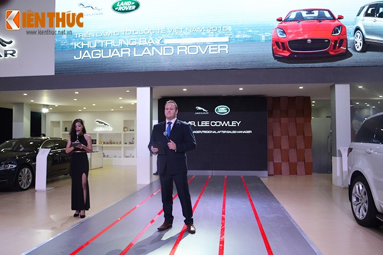 Hãng  xe sang Anh quốc - Jaguar, Land Rover là đơn vị nhận trọng trách mở màn cho tour trình diễn của 9 thương hiệu ôtô nhập khẩu có mặt tại triển lãm VIMS 2015.